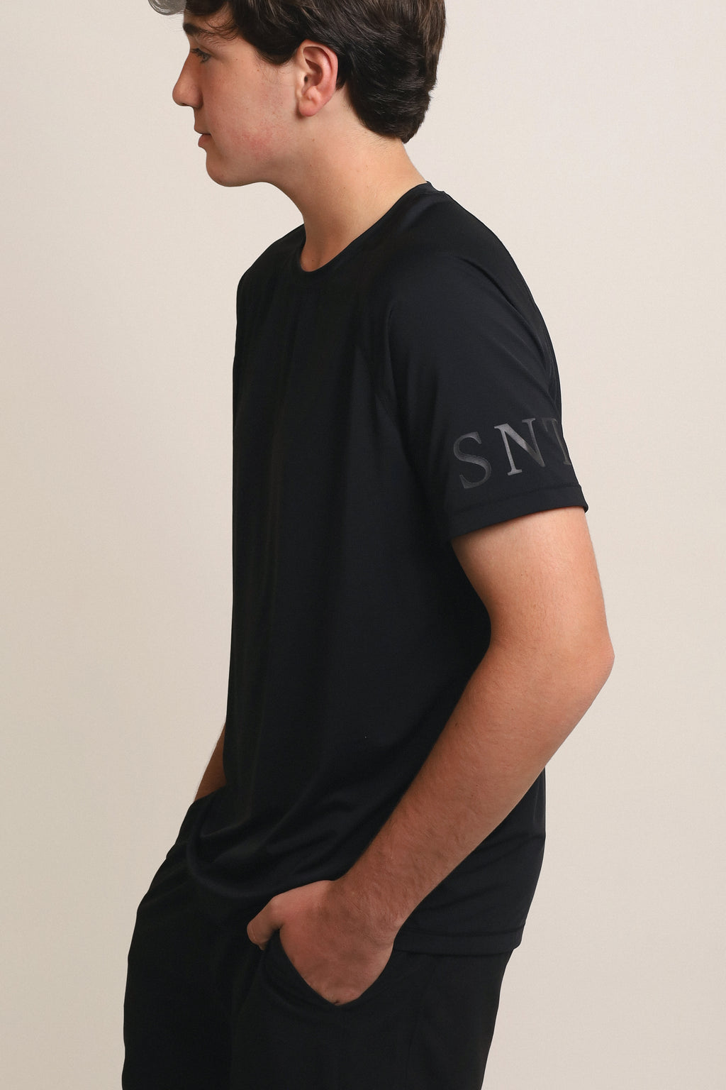 T-shirt Delgado Casual - Negra